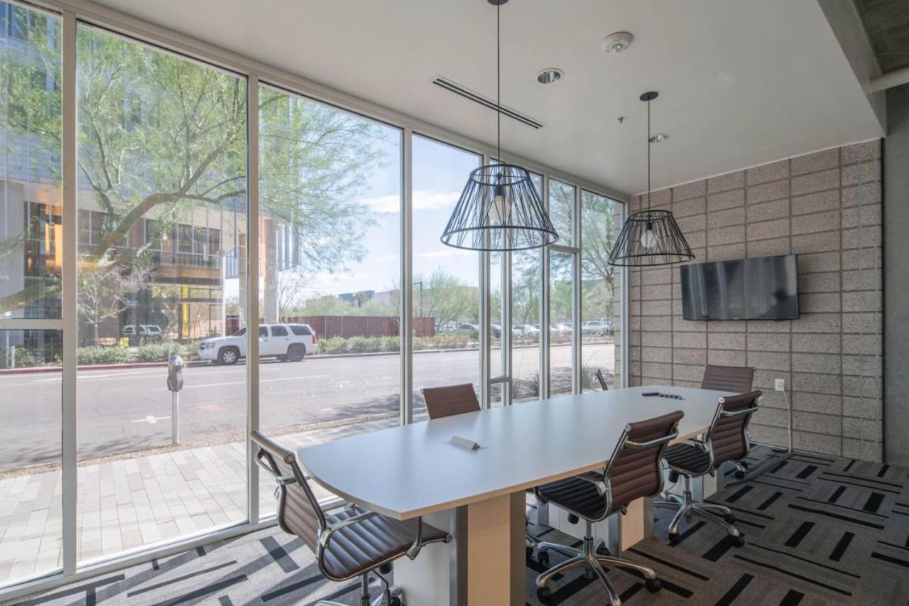 Chic 1bd - Downtown - Gym, Pool, Parking Apartment