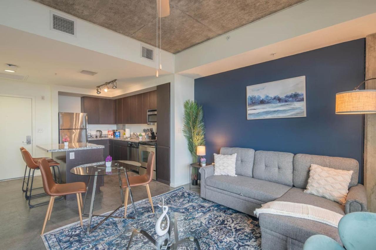 Chic 1bd - Downtown - Gym, Pool, Parking Phoenix