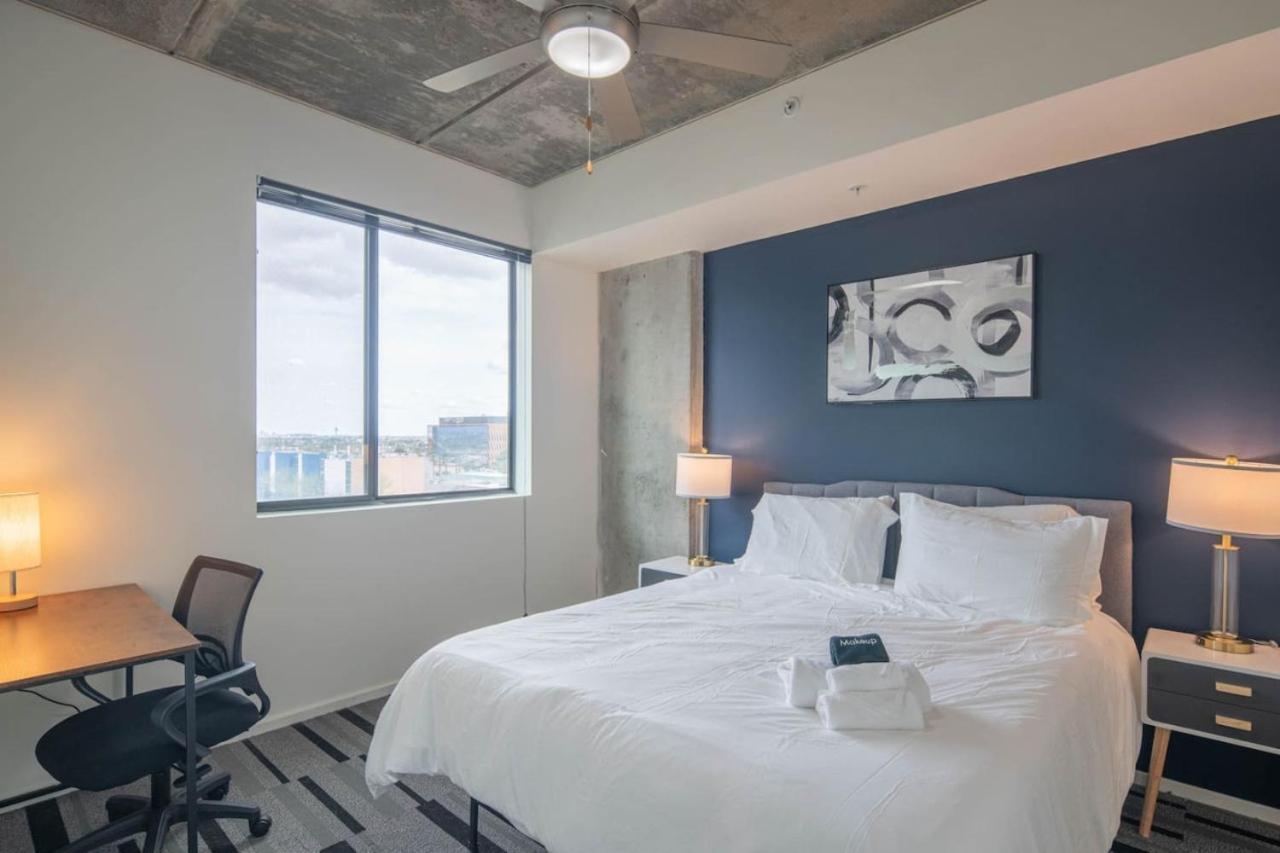 Chic 1bd - Downtown - Gym, Pool, Parking Apartment