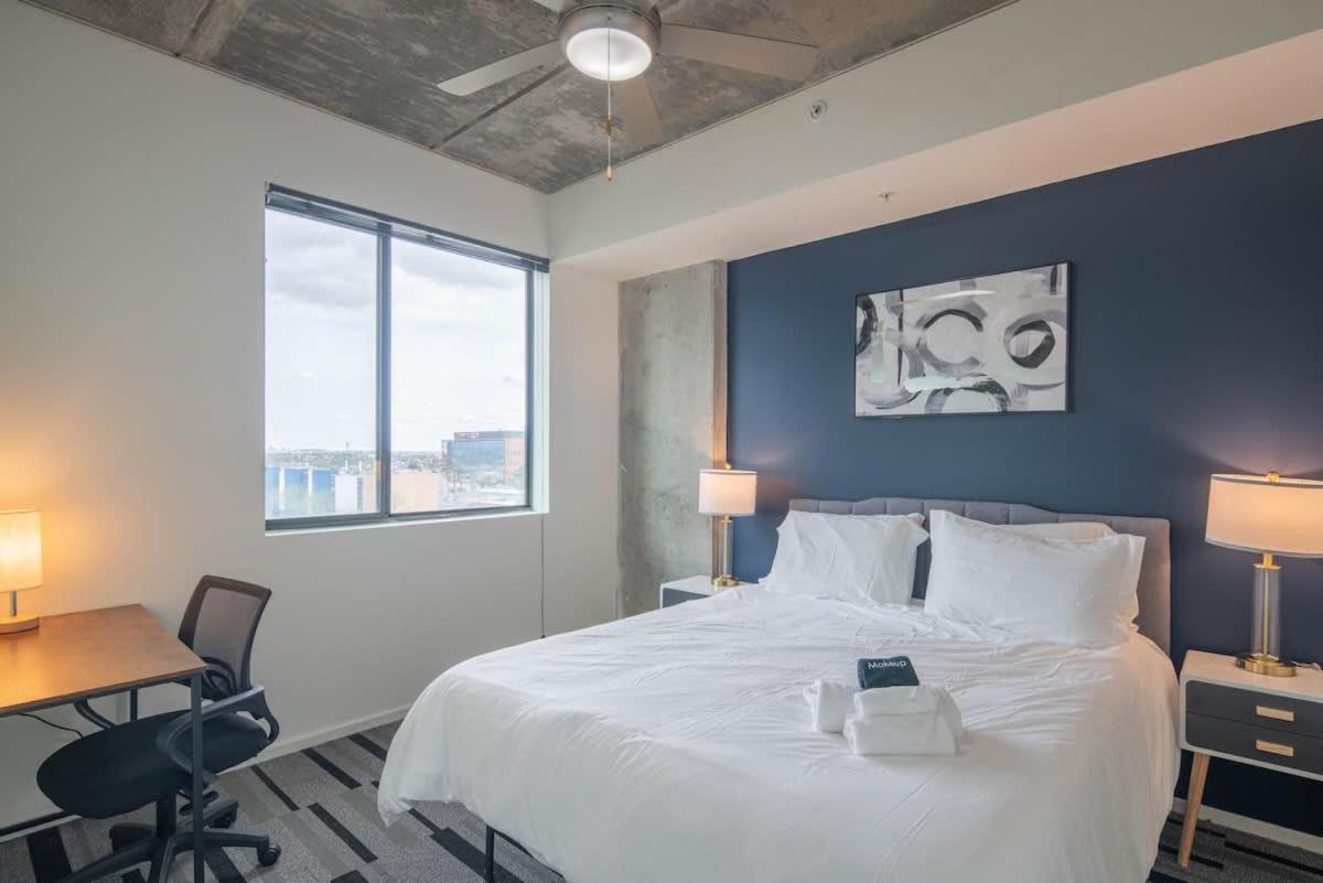 Chic 1bd - Downtown - Gym, Pool, Parking * Phoenix