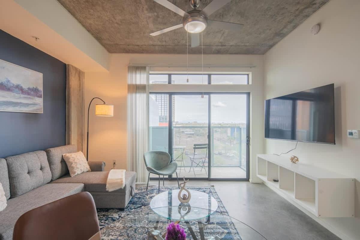 Chic 1bd - Downtown - Gym, Pool, Parking Apartemen